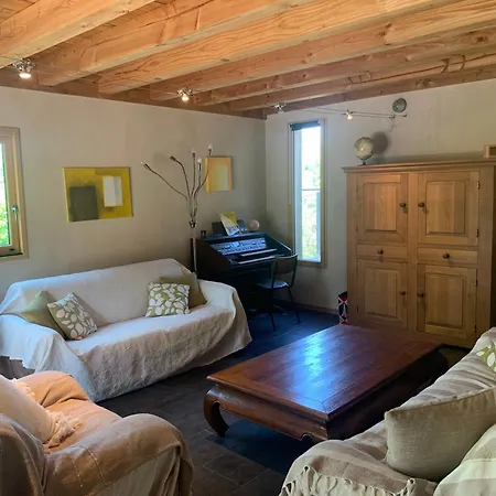 Jolie Maison En Bois Avec Piscine Saint-Césaire-de-Gauzignan